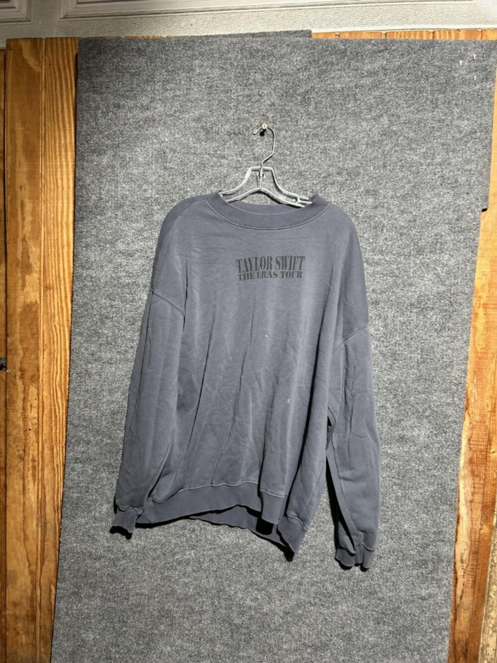 Taylor Swift Sweatshirt Womens Large Gray The Eras Tour Graphic Fleece Pullover